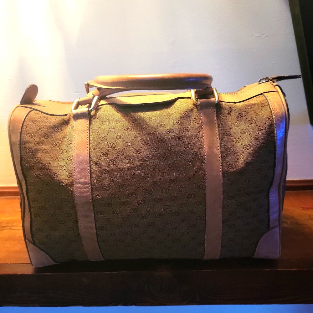 AUTHENTIC VINTAGE GUCCI PURSE - Picture 1 of 7